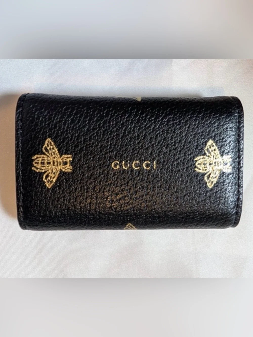 Like New Authentic Gucci Black Leather w Gold Bee & Star Print 6-Key Holder Case